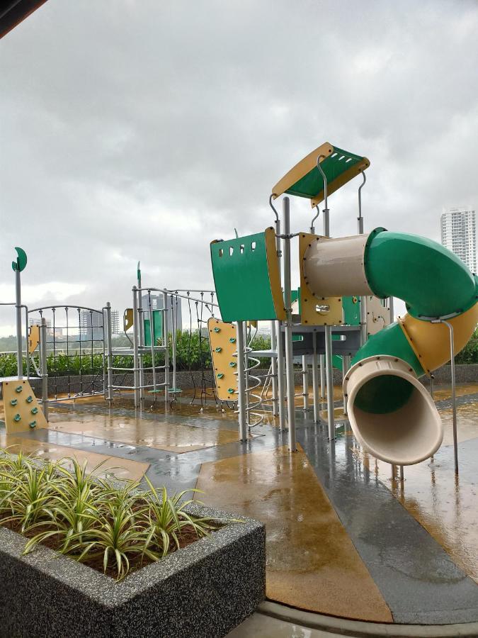 נוסג'יה D Bunga مسلم Homestay Pool View Legoland Nusajaya מראה חיצוני תמונה