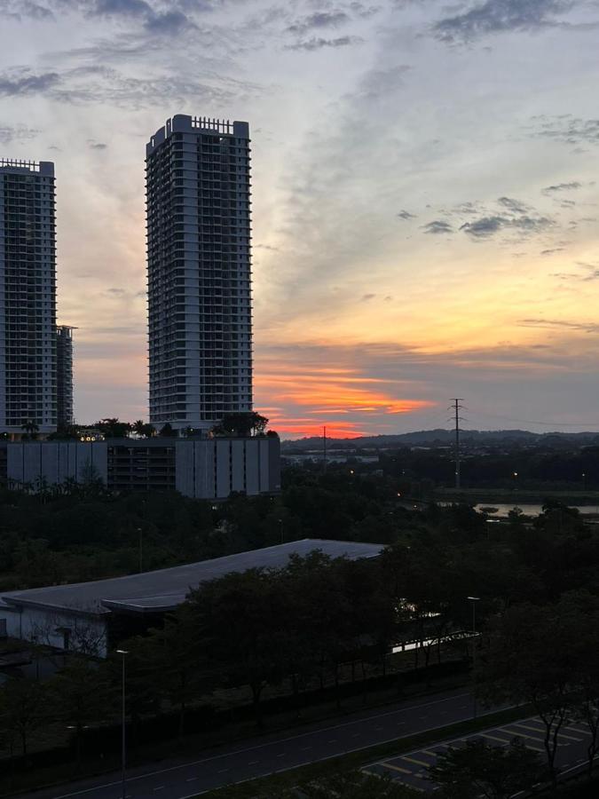 נוסג'יה D Bunga مسلم Homestay Pool View Legoland Nusajaya מראה חיצוני תמונה