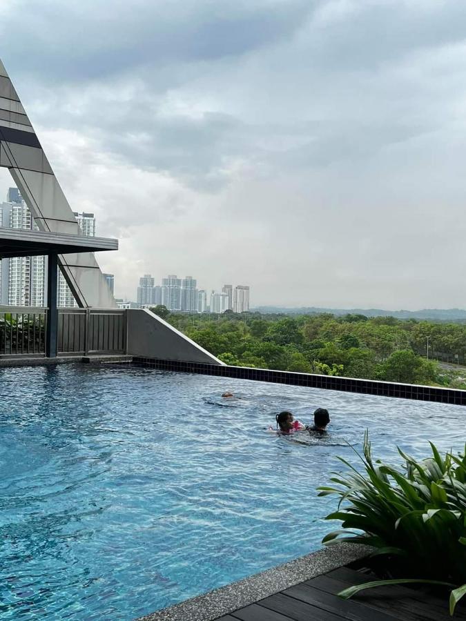 נוסג'יה D Bunga مسلم Homestay Pool View Legoland Nusajaya מראה חיצוני תמונה