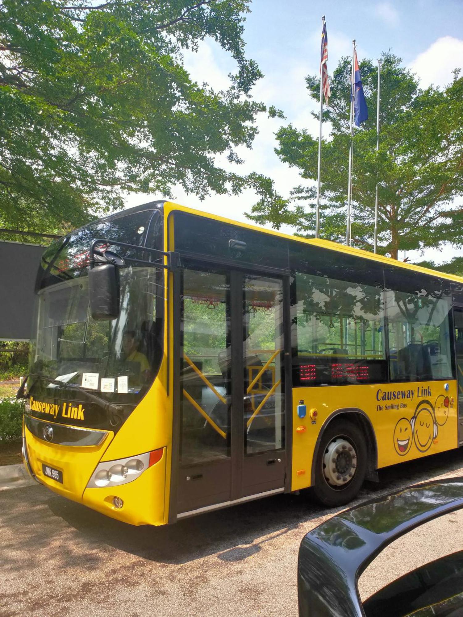 D Bunga مسلم Homestay Pool View Legoland Nusajaya מראה חיצוני תמונה